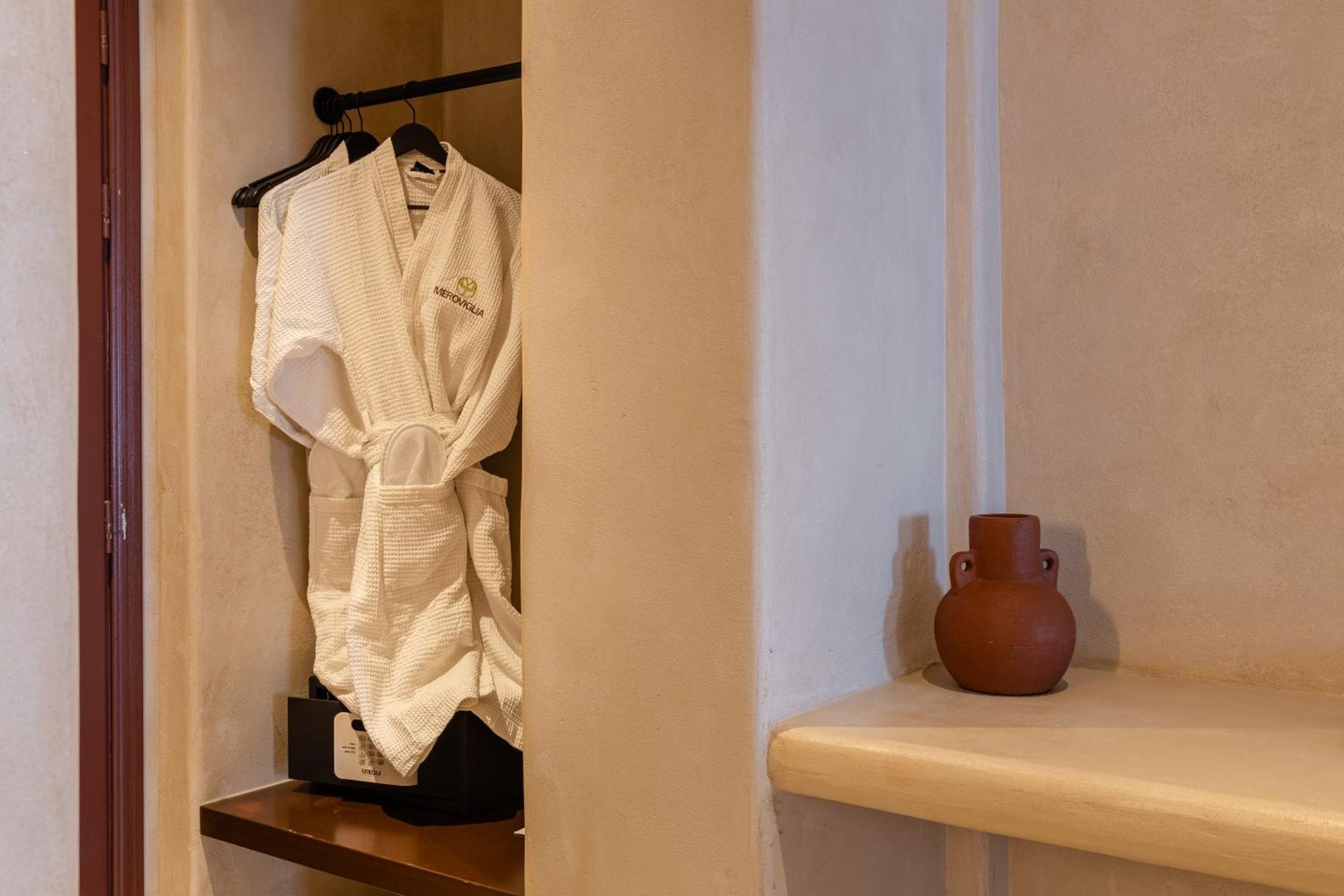Meroviglia Boutique Hotel Имеровигли Стая снимка